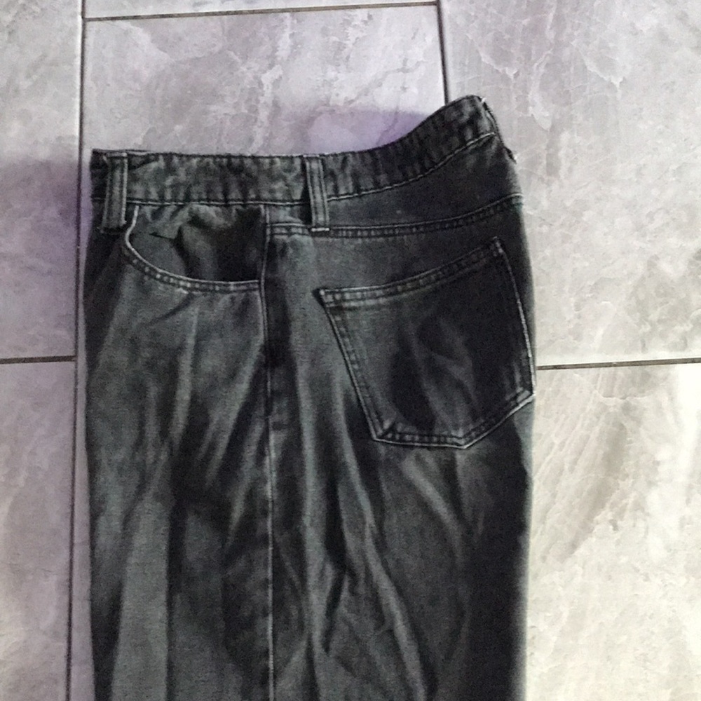FOREVER 21 Women Vintage Style Black Wash Jeans | 28 - Picture 3 of 13